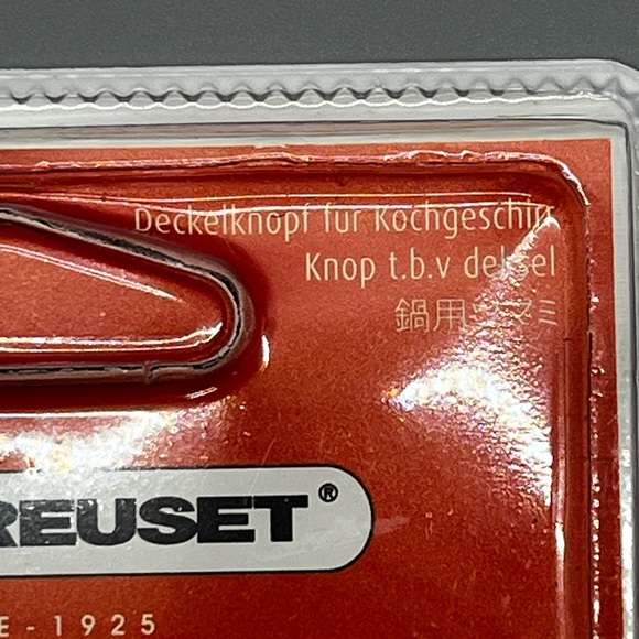 Le Creuset Light Gold Knobs - Set of 2 - Picture 2 of 5